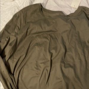 Long sleeve ‘olive leaf’ scoop neck basic